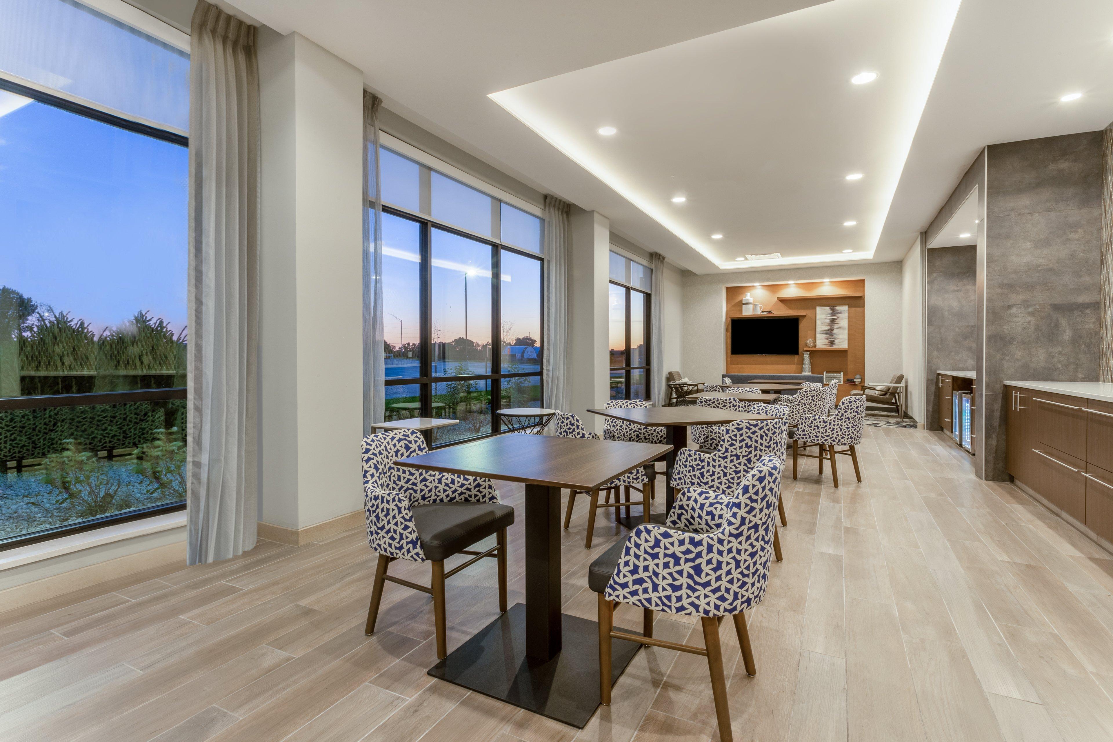 Holiday Inn & Suites Cedar Falls-Waterloo Event Ctr By Ihg Экстерьер фото
