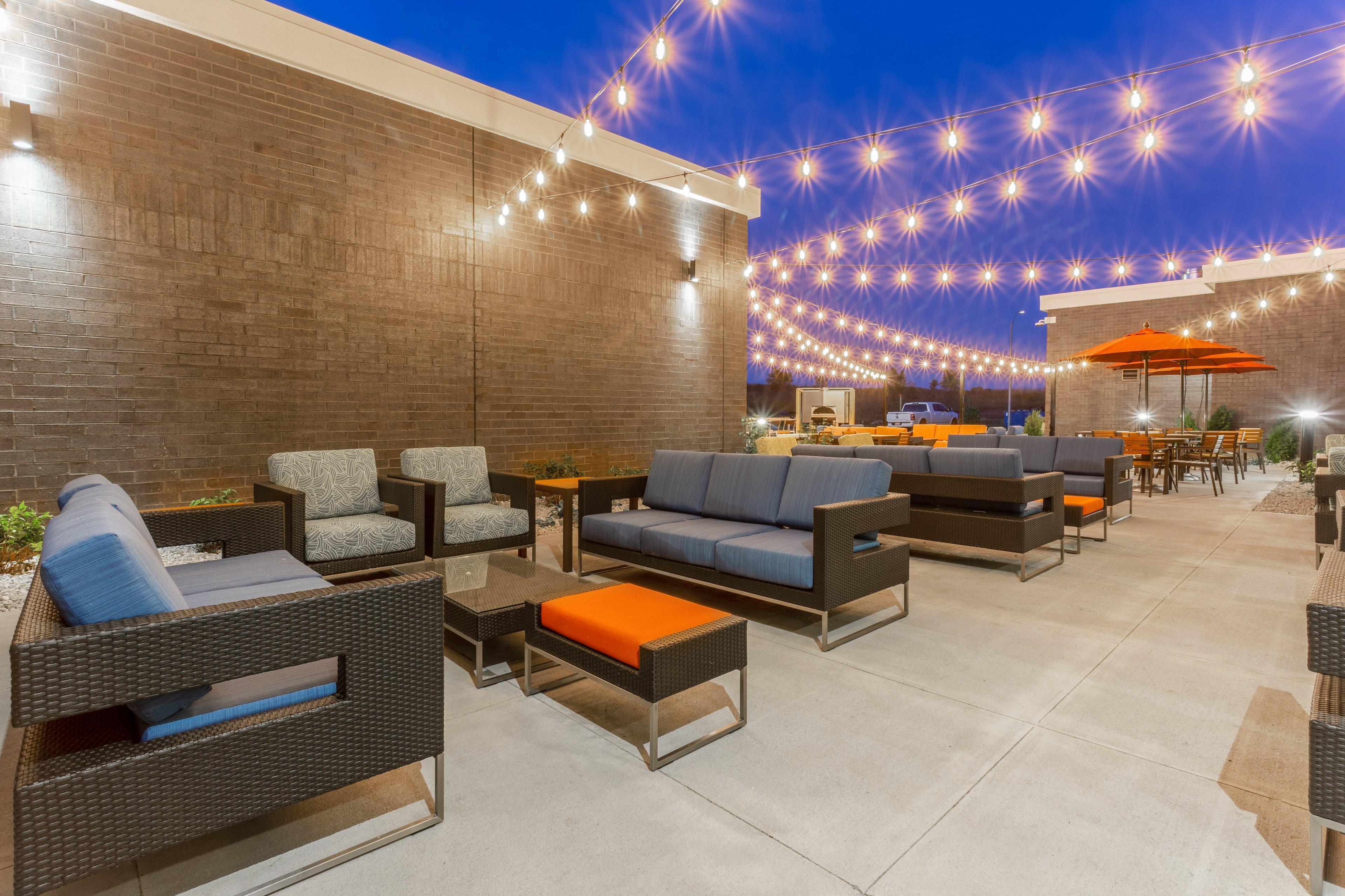 Holiday Inn & Suites Cedar Falls-Waterloo Event Ctr By Ihg Экстерьер фото